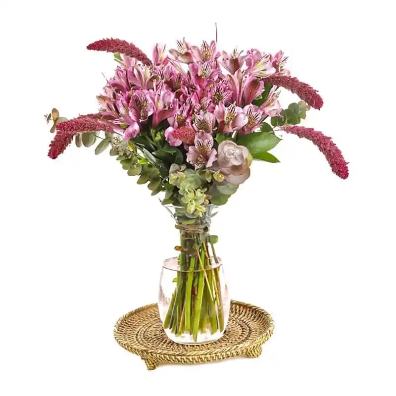 Taza Çiçeklerle Dekorasyon: Doğal ve Şık Mekânlar Yaratmanın Yolları