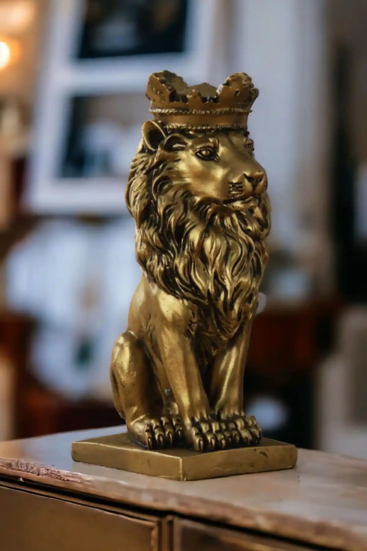 Elegance With RugadBiblo's Royal Lion Sculpture for Home Décor