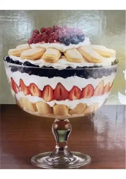 Paşabahçe Petite Ayaklı Patisseria Kurabiyelik: Şık ve Fonksiyonel Cam Sunum Kabı