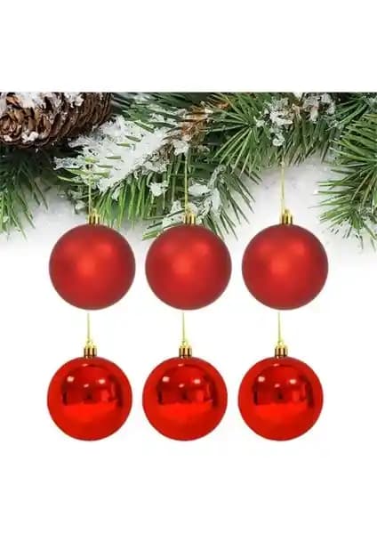Yılbaşı Süsleri Karşılaştırması: Kırmızı ve Gümüş Toplar ile Dekorasyon Seçenekleri