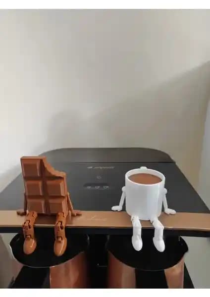 Kahve Köşesi ve Aile Figürleri Dekoratif Ürünlerin Karşılaştırması