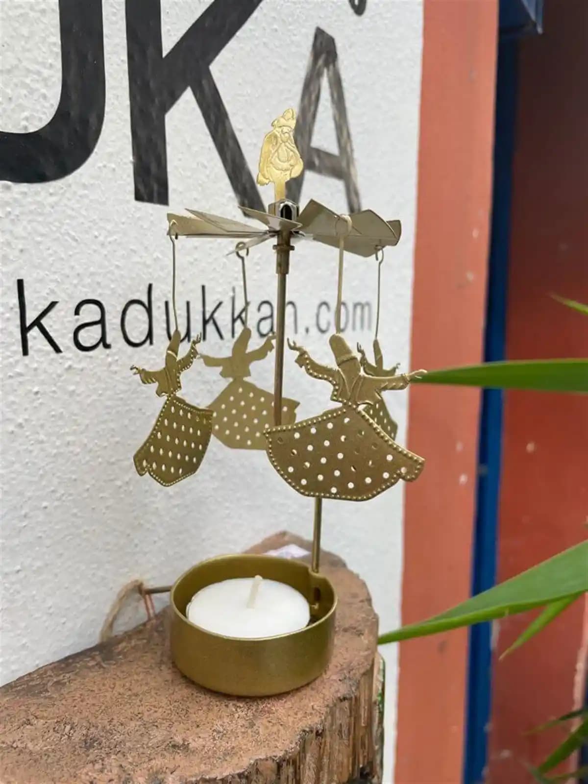 Dönen Mumluklar ile Modern ve Dinamik Dekorasyon Çözümleri İncelemesi