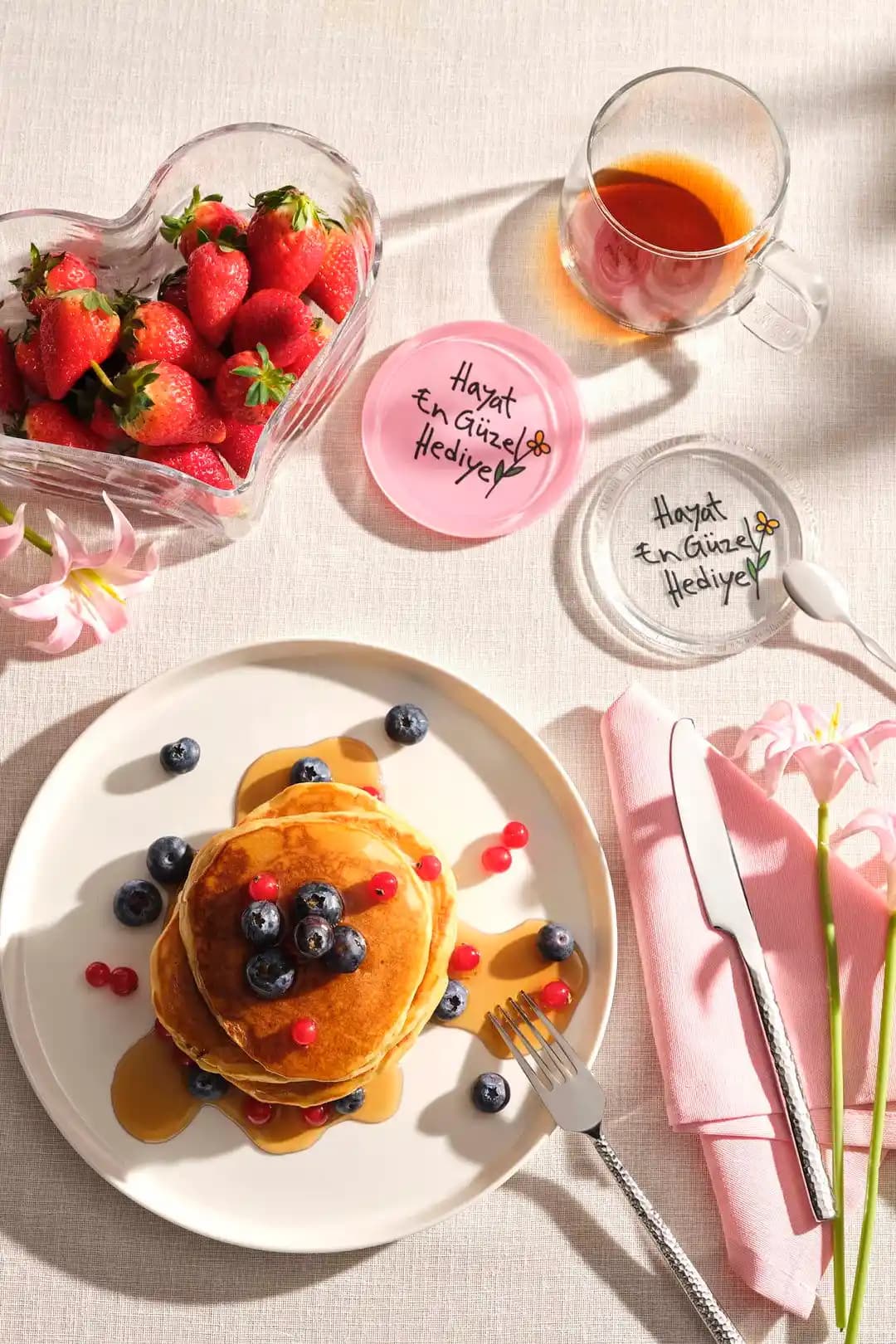 Hediye Bardaklar: Kişiselleştirilebilir Tasarımlarla Dekorasyon ve Hediye Seçenekleri